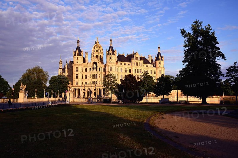Europe, Germany, Mecklenburg-Western Pomerania, Schwerin, Schwerin Castle, built 1845 to 1857 in the style of romantic historicism, today seat of the state parliament, front view, evening light, Schwerin, Mecklenburg-Western Pomerania, Germany, Europe