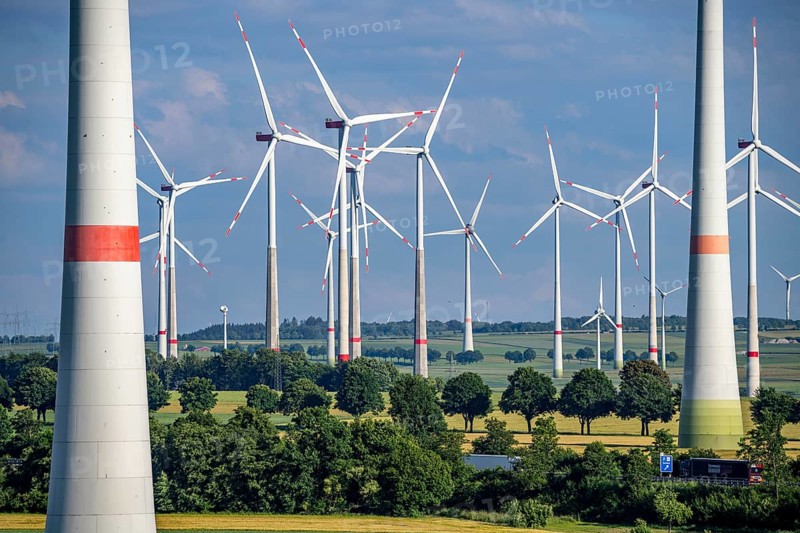 Wind farm north-east of Bad Wünnenberg, East Westphalia Lippe, Paderborn district, with the A44 motorway running through the middle, grain field, North Rhine-Westphalia, Germany, Europe