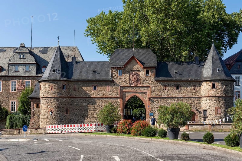 Castle chancellery, grammar school, castle gate, south gate of the medieval Friedberg castle, old town, Friedberg, Wetterau, Hesse, Germany, Europe