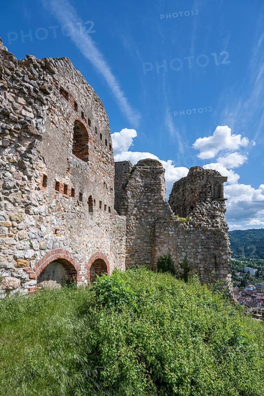 The ruins of Staufen Castle on the Schlossberg, Staufen im Breisgau, wine-growing region, Markgräflerland, Black Forest, Baden-Württemberg, Germany, Europe