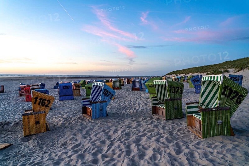 North Sea island of Langeoog, early summer, shortly after the first easing of the lockdown in the Corona crisis, still quite few tourists on the beach, beach chairs, Lower Saxony, Germany, Europe