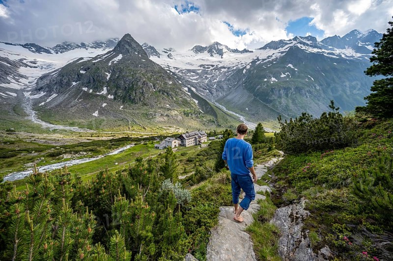 Mountaineer barefoot on a hiking trail, mountain hut Berliner Hütte, mountain peak Steinmandl, glacier Waxeggkees and Hornkees, Berliner Höhenweg, Zillertal Alps, Zillertal, Tyrol, Austria, Europe