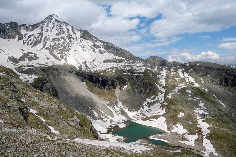 Mountain landscape with snow and blue mountain lake, summit Hoher Riffler and Friesenbergsee, Berliner Höhenweg, Zillertal Alps, Tyrol, Austria, Europe