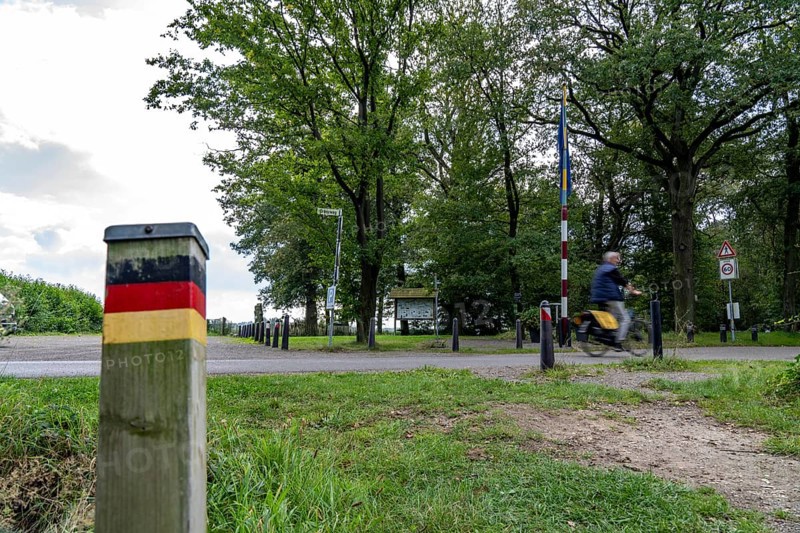 The so-called Green Border, at the former border crossing Grenzweg near Straelen-Kastanienburg and NL Velden, between Germany and the Netherlands, adventure trail for children, the Smugglers' Trail, North Rhine-Westphalia, Germany, Europe