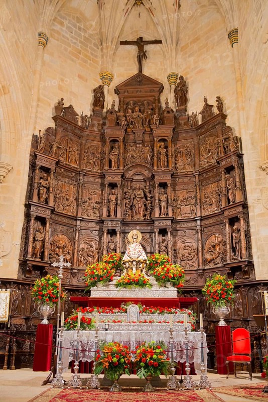 Elaborate religious altar with carved figures and flowers, Cathedral, Concathedral, Iglesia de Santa Maria, Old Town, Co-Cathedral Santa María de Cáceres, Cáceres, Caceres, Extremadura, Spain, Europe
