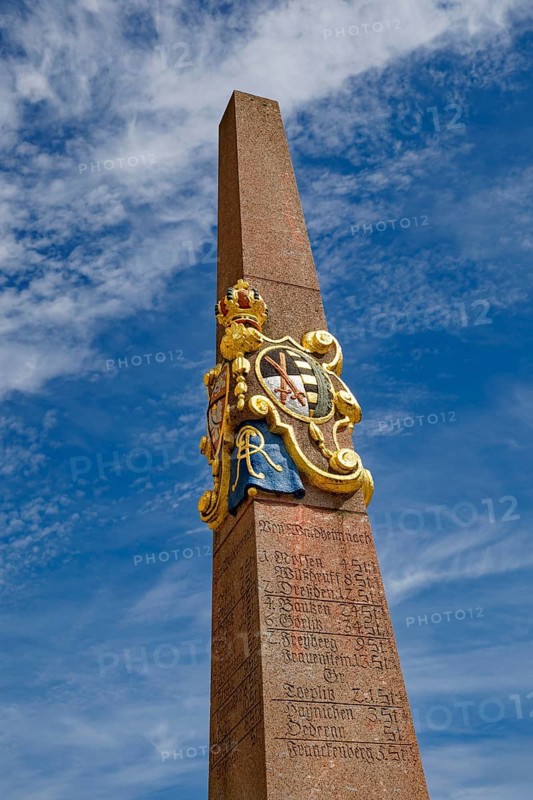 Electoral Saxon postal pillar, distance pillar, replica of the Waldheim postal distance pillar, market square, Waldheim, Saxony, Germany, Europe