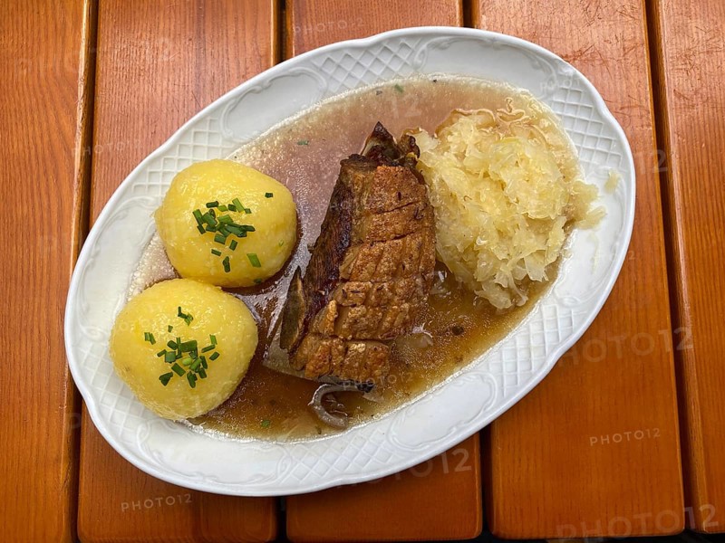 Franconian Schäufele, roasted pork shoulder, dumplings, sauerkraut, Bamberg, Upper Franconia, Bavaria, Germany, Europe