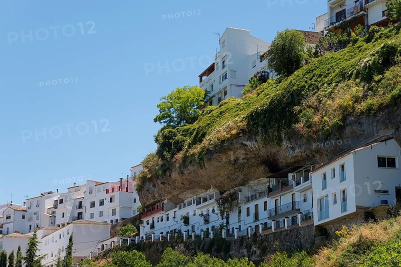 Houses merging into an overgrown rock under a clear blue sky, cave dwellings, Setenil de las Bodegas, Cadiz, Andalusia, Spain, Europe