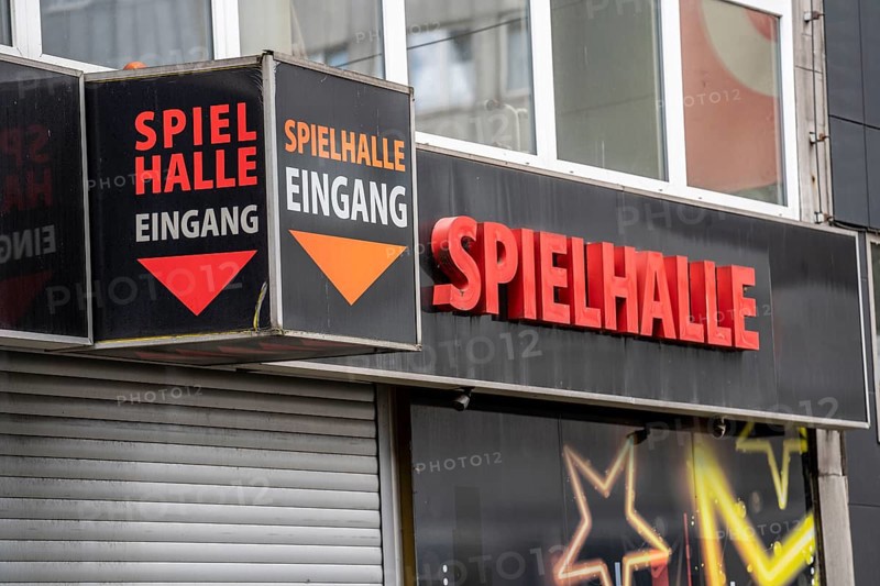 Arcade, closed, Northern city centre, Viehoferstrasse, Essen, North Rhine-Westphalia, Germany, Europe