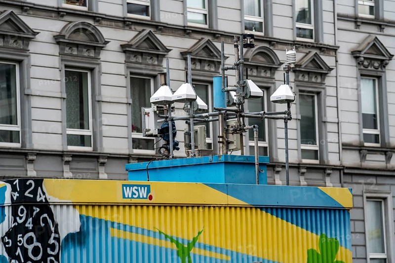 Air quality monitoring station, on the B7, Friedrich-Engels-Alle in Wuppertal, operated by the University of Wuppertal and Wuppertaler Stadtwerke WSW, permanent measurement of nitrogen oxide, ozone, carbon monoxide, carbon dioxide, particulate matter in the air, Wuppertal, North Rhine-Westphalia, Germany, Europe