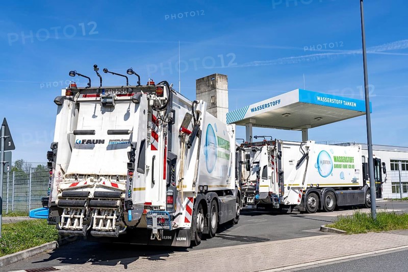 Hydrogen filling station, waste disposal vehicles, rubbish trucks, of the municipal waste disposal company Herten, refuel at the hydrogen competence centre, 6 municipal waste collection vehicles with hydrogen storage and fuel cell operate in Herten, North Rhine-Westphalia, Germany, Europe