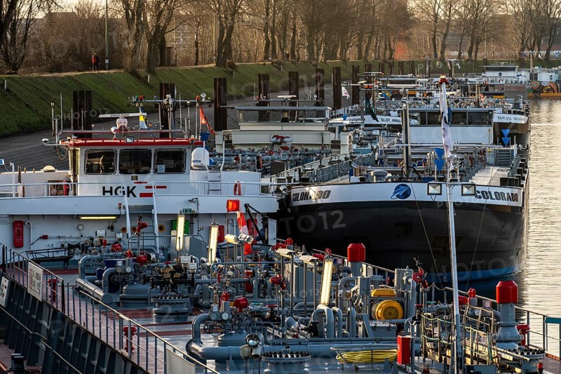 Tankers, tankers for liquids, chemicals, crude oil products, moored in the harbour canal, of the port of Duisburg-Ruhrort, at the quay, Duisburg, North Rhine-Westphalia, Germany, Europe