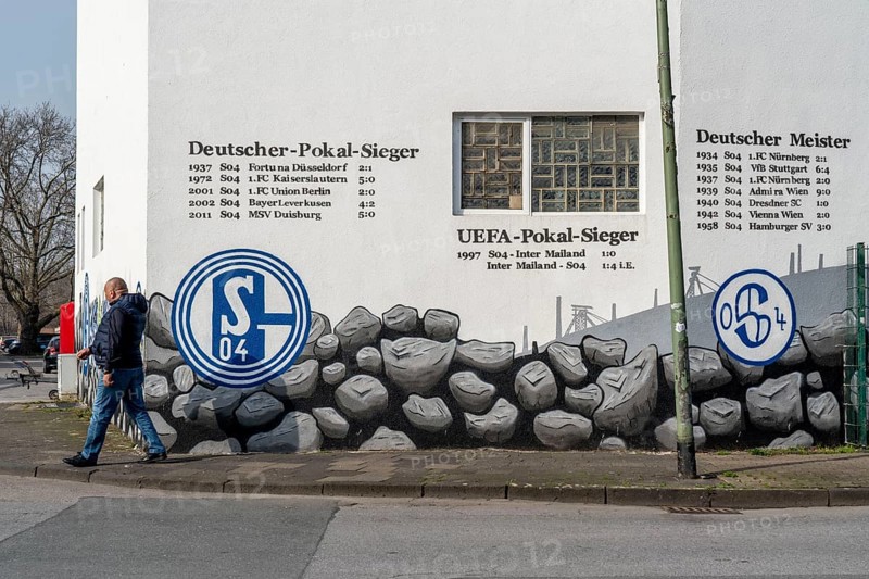 The Schalke Mile, Mile of Tradition, Kurt-Schumacher-Strasse in Gelsenkirchen-Schalke, side street, Hubertusstrasse, building with many Schalke logos, Ruhrpott symbols, list of Schalke football successes, Gelsenkirchen, North Rhine-Westphalia, Germany, Europe