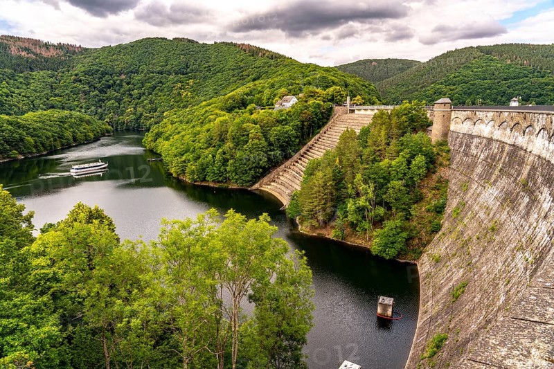 Dam wall of the Urft dam, merges into the Rursee, Eifel National Park, North Rhine-Westphalia, Germany, Europe