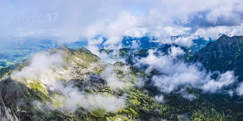 Panorama from the Nebelhorn, 2224m, to the Entschenkopf, 2043m and into the cloudy Retterschwanger Tal, Allgäu Alps, Allgäu, Bavaria, Germany, Europe