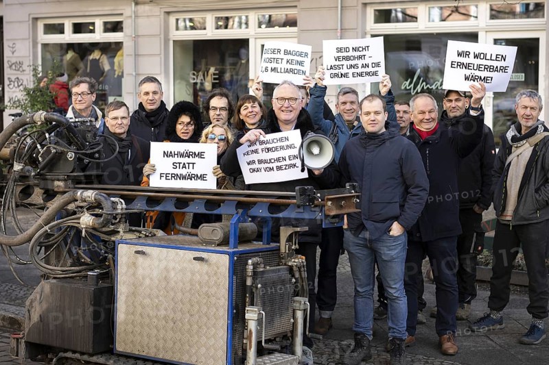 SPD parliamentary candidate Klaius Mindrup at a demonstration in Rykestraße against the decision of the green-black-led district office not to approve the conversion of 30, 000 m¬= of heated living space to green geothermal energy. Berlin, 01.02.2024