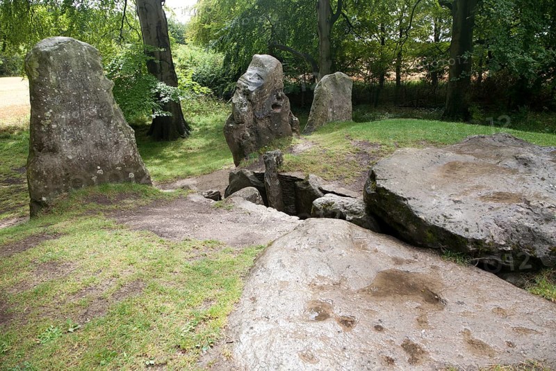 Wayland´s Smithy is an historic Neolithic chambered long barrow on the Ridgeway near Ashbury, Oxfordshire, England, United Kingdom, Europe