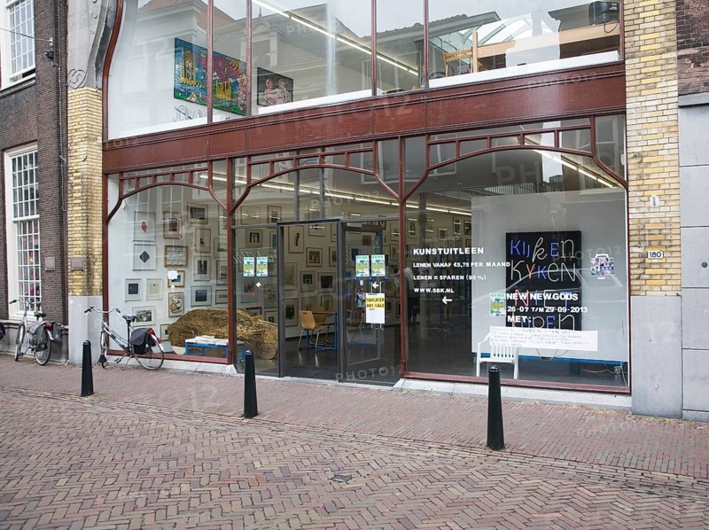 Art gallery shop in Voorstraat Noord, Dordrecht, Netherlands