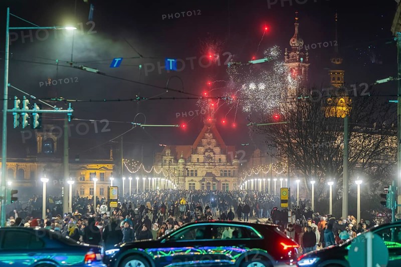 New Year's Eve in Dresden's Old Town, the Augustus Bridge finally proves itself as a pedestrian zone, with a direct footpath to the New Town, Dresden, Saxony, Germany, Europe