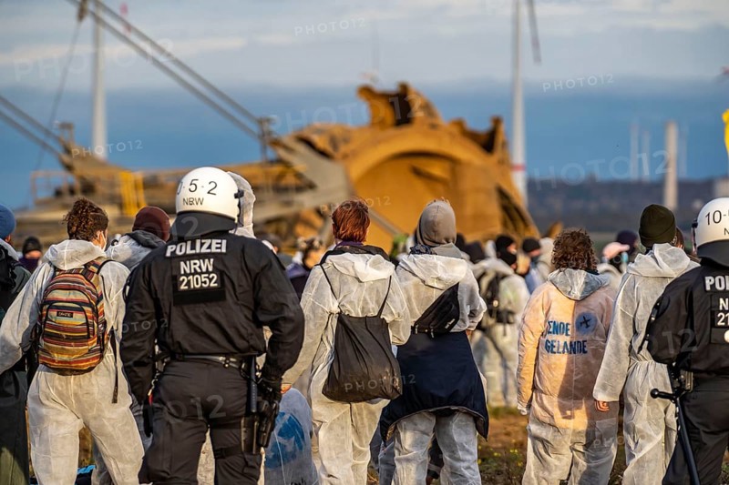 Protest action against the demolition of the village of Lützerath in the Rhenish lignite mining area, which is to make way for the expansion of the Garzweiler II open-cast mine, activists wanted to occupy an excavator, but were stopped by the police at the edge of the spoil heap, Lützerath, North Rhine-Westphalia, Germany, Europe
