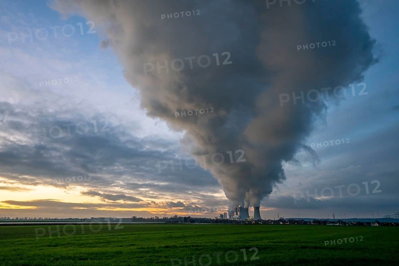 Neurath lignite-fired power plant, near Grevenbroich, power plant units F and G, A-E, thick water vapour cloud from the cooling towers in winter, near Grevenbroich, running until 2024 to secure energy supply, North Rhine-Westphalia, Germany, Europe