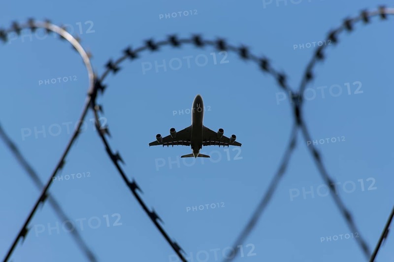Symbolic image security, passenger aircraft taking off, security fence, Stuttgart Airport, Baden-Württemberg, Germany, Europe