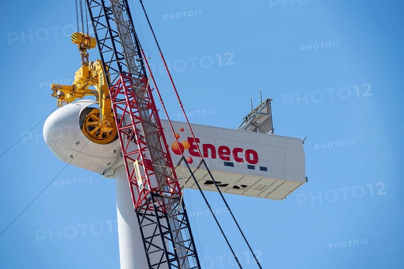 Wind farm under construction, on the Maasvlakte, the harbour of Rotterdam, over 20 wind turbines are being erected on the coastline, the artificial island, type Eneco, assembly of the power plant nacelle, Netherlands