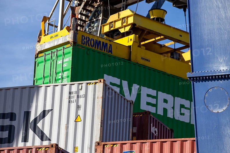 11 April 2024, Mannheim: A container from the Evergreen container shipping company is loaded in the port