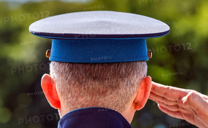 Russian officer salutes at the Soviet memorial on Straße des 17. Juni to commemorate the Soviet soldiers who died during the Second World War, Berlin, 09.05.2024. On May 1945, Germany surrendered and the Second World War ended in Europe. In Russia, Remembrance Day is celebrated on 9 May, Berlin, Berlin, Germany, Europe