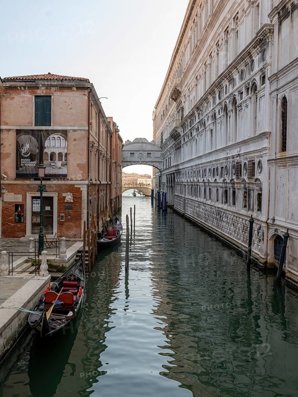 Venetian gondolas on the Rio di Palazzo canal with Bridge of Sighs, Venice, Veneto, Italy, Europe
