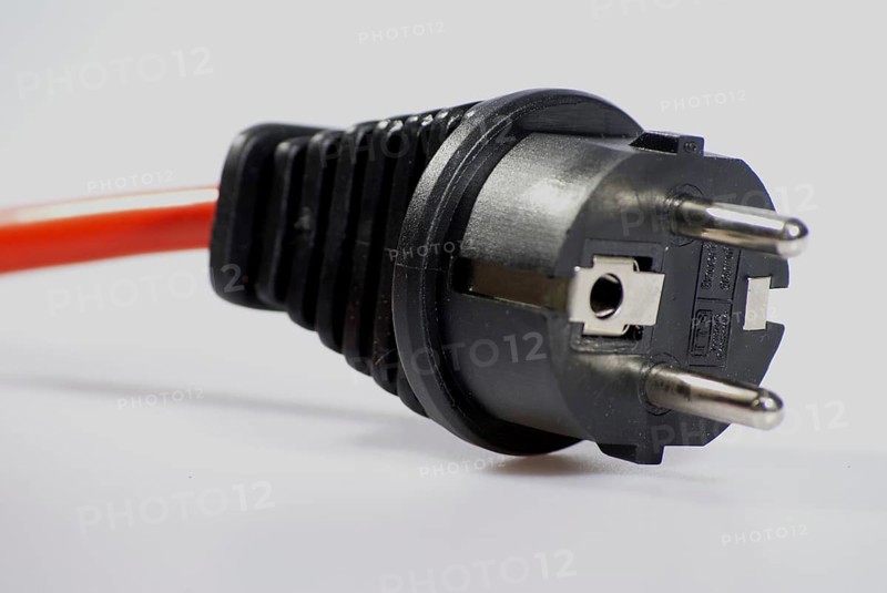 Black Schuko plug, earthing contact, for 230 V power cables
