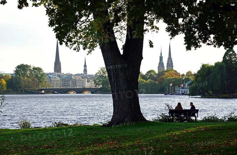 Europe, Germany, Hamburg, City, Outer Alster Lake, hiking trail Alsterpark, in autumn, towers of the city, park bench, Europe