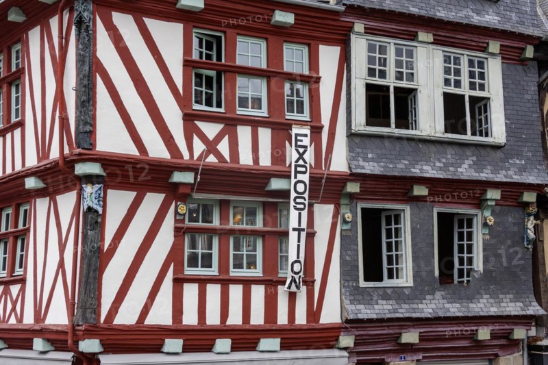 Historic house facades, half-timbered house, half-timbered house facade and house facade clad with slate, historic old town, Morlaix, Départements Finistere, Brittany, France, Europe