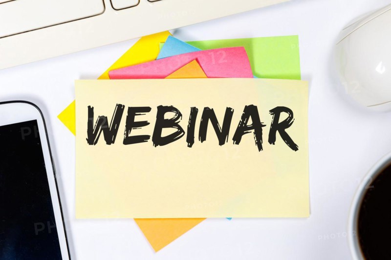 Webinar online training Internet seminar Training course Workshop learning Education as a business concept on desk in