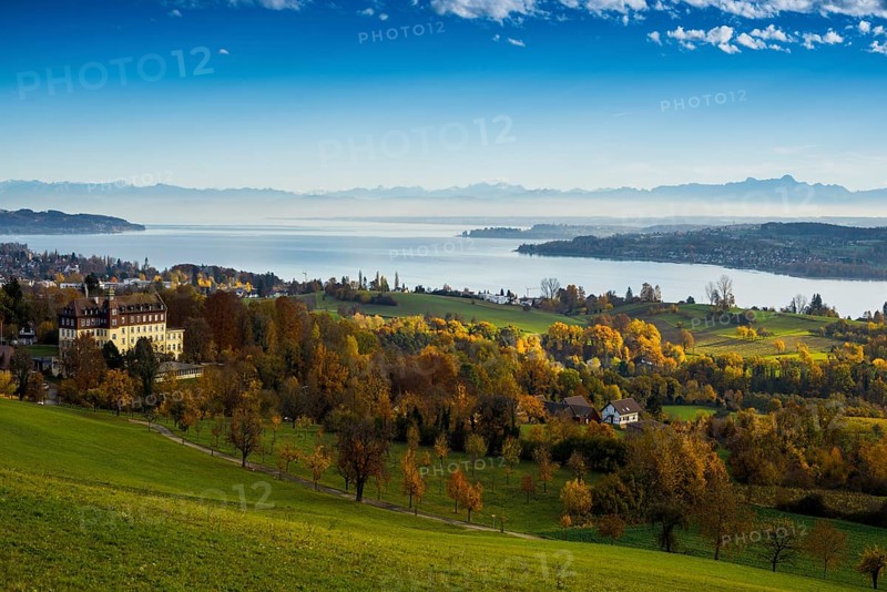 View over Lake Constance in autumn, Spetzgart Castle in front, Alpine chain behind, near Überlingen, Lake Constance district, Baden-Württemberg, Germany, Europe