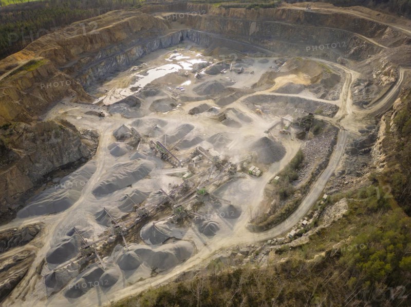 Natursteinwerke Weiland GmbH is a family business that operates several granite and greywacke stone plants as well as gravel works in Upper Lusatia. Natursteinwerke Weiland GmbH employs around 150 people and supplies customers throughout Germany, Poland and the Netherlands as a universal supplier of building materials. Greywacke is processed into a wide range of products at the Bernbruch stone works near Kamenz, Kamenz, Saxony, Germany, Europe