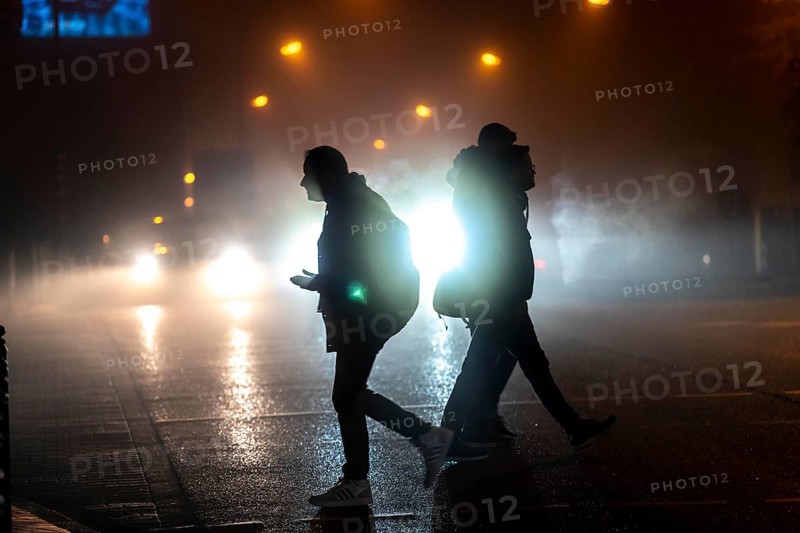 Pedestrian, darkness, city centre traffic, Rüttenscheider Straße, pedestrian crossing, traffic light, fog, autumn, winter, Essen, North Rhine-Westphalia, Germany, Europe