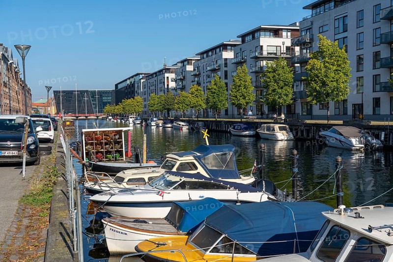 Christianshavns, old district, new residential buildings with jetty at Hammershøis Kaj, at the same time very lively and hip neighbourhood, crossed by many canals, with shops, pubs, living space, Copenhagen, Denmark, Europe