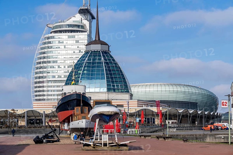 Old harbour, harbour basin, harbour district, Sail City building, Klimahaus Bremerhaven, museum ships, part of the Harbour Worlds, in Bremerhaven, Bremen, Germany, Europe