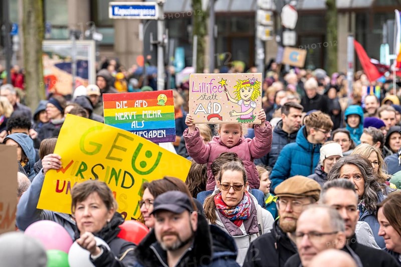 Pupils demonstrate against right-wing extremism, under the motto Schule bleibt Bunt (school remains colourful), over 2500 pupils, parents and teachers protest against right-wing extremism and for diversity in the city centre of Essen, North Rhine-Westphalia, Germany, Europe