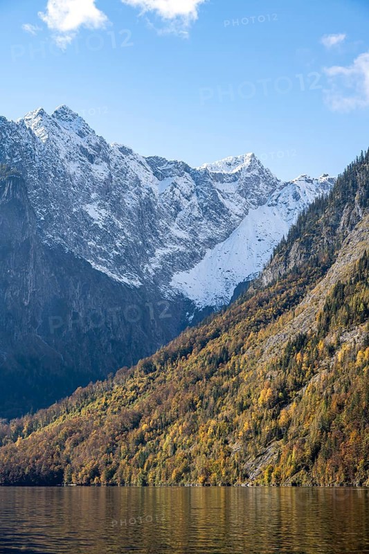 Königssee with Watzmann massif, autumnal mountain landscape, Berchtesgaden National Park, Berchtesgadener Land, Upper Bavaria, Bavaria, Germany, Europe