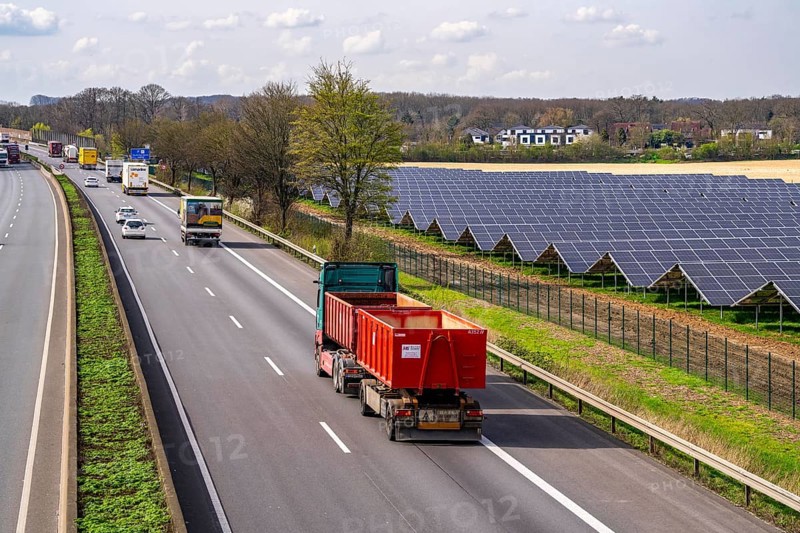 Solar park near Neukirchen-Vluyn, along the A40 motorway, over 10, 000 solar modules spread over 4.2 hectares, generating 6 million kilowatt hours per year, North Rhine-Westphalia, Germany, Europe