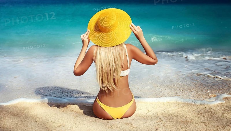 An attractive young woman on the beach in the Caribbean, Studio