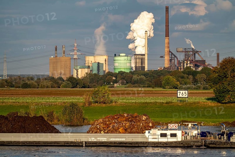 Hüttenwerke Krupp-Mannesmann, HKM in Duisburg-Hüttenheim, 2 blast furnaces, coking plant, quenching cloud, cargo ship with scrap metal on the Rhine, Rhine meadows in Duisburg-Mündelheim, North Rhine-Westphalia, Germany, on the left the gas-fired power plant, cooling towers, Europe