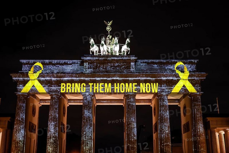 Light installation at the Brandenburg Tor in solidarity with the victims of Israel and the people kidnapped by Hamas during the Festival of Lights, Berlin, 7 October 2024, Berlin, Berlin, Germany, Europe