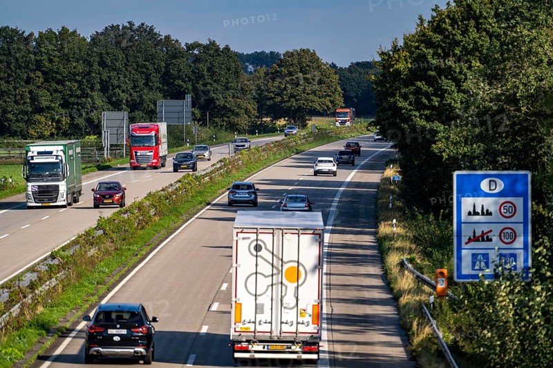 Motorway A57, behind the border crossing Goch, Germany into the Netherlands, little traffic, sign for traffic rules in Germany, North Rhine-Westphalia, Germany, Europe