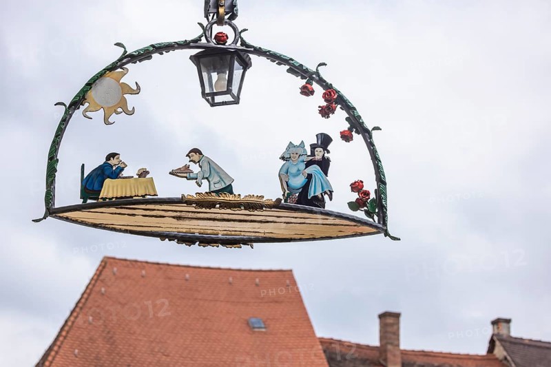 Nose sign with inn scene and wedding couple, Bamberg, Upper Franconia, Bavaria, Germany, Europe