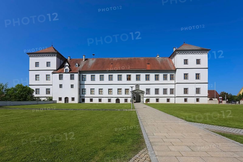 Meßkirch Castle, Castle of the Counts of Zimmern, Zimmern Castle, regular four-wing castle complex, Renaissance building, architecture, historical building, east view, park, castle garden, window, facade, path, lawn, grass, Meßkirch, Sigmaringen district, Baden-Württemberg. Germany