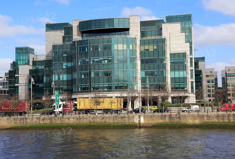 IFSC House, International Financial Services Centre, Custom House Quay, Dublin, Ireland, architects Burke-Kennedy Doyle & Partners 1991, Europe