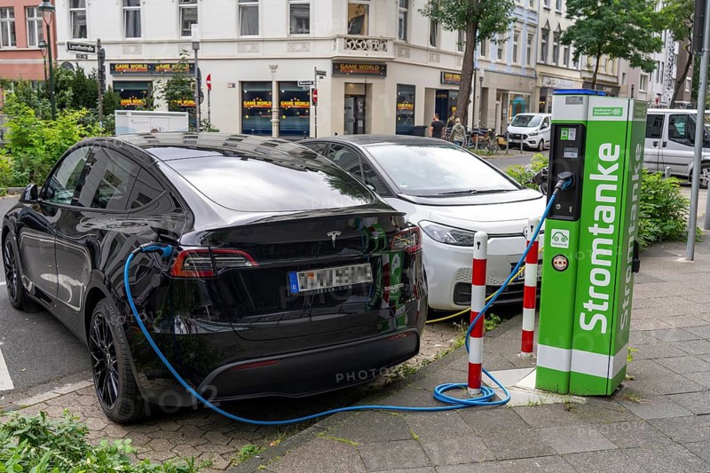 Power station, charging stations for electric cars, in Düsseldorf Unterbilk, residential area, North Rhine-Westphalia, Germany, Europe